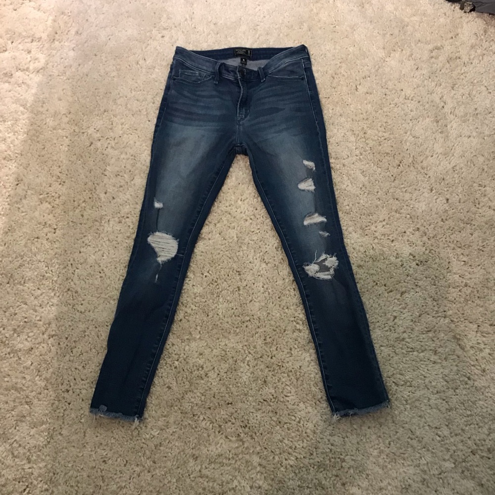 Low-rise ripped jeans